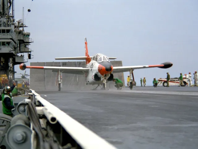 AVT-16 1972 USS Lexington VF-143
