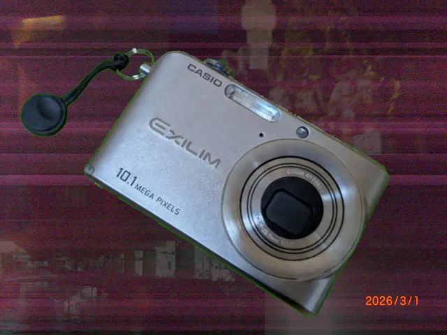 MyOldCompactCamera （10․1 Megapixels）