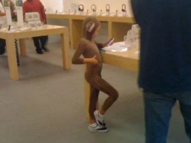 lil zesty apple store monkey